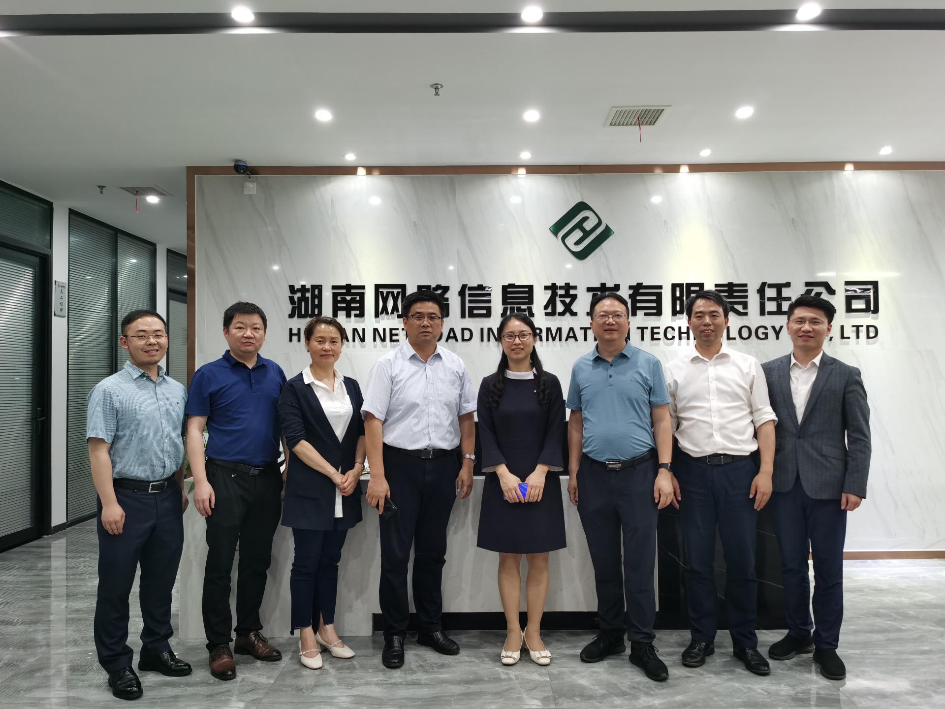 【情系华交，滴水汇海】校领导带队赴长沙走访校友及企业并促成捐赠落地